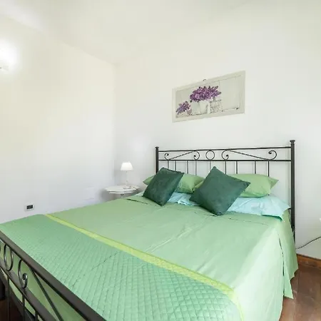 Salento Con Piscina Bed and Breakfast Λέτσε