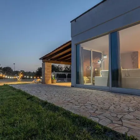 Salento Con Piscina 3* Lecce